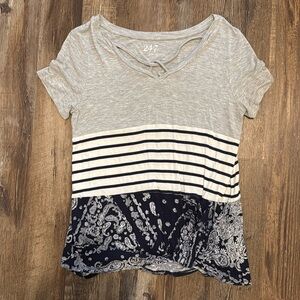 Maurice’s 24/7 Paisley and Striped Women’s T Shirt Size Small